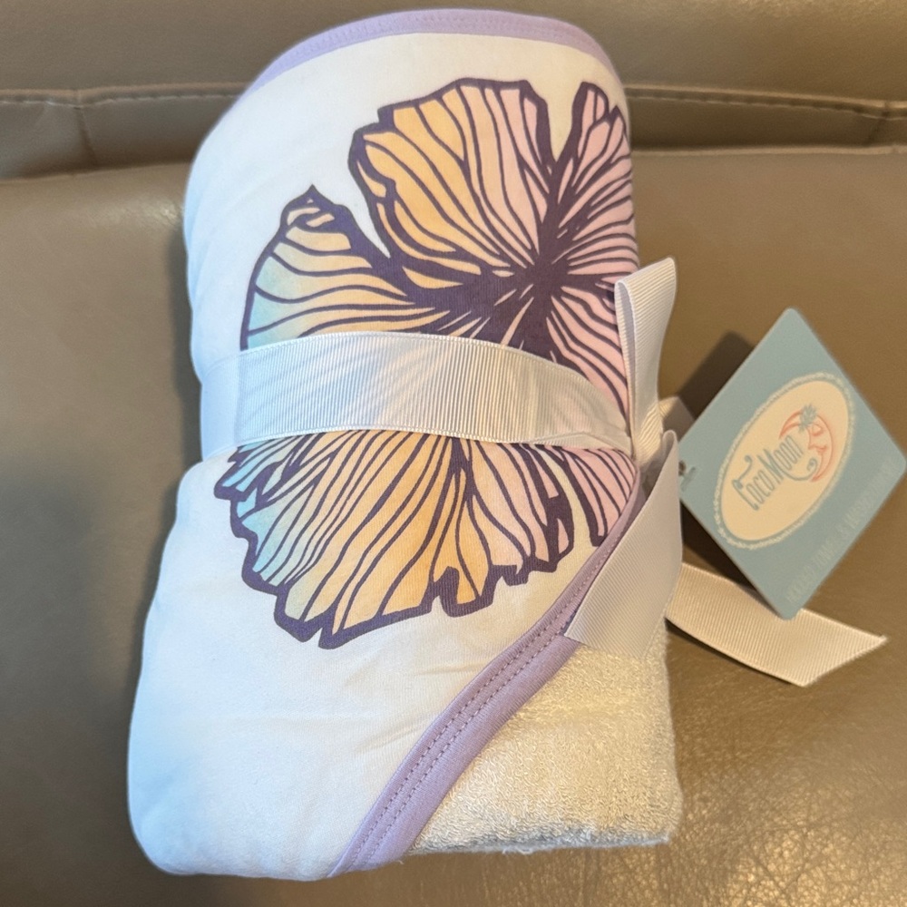 Coco Moon x Jana Lam Hooded Towel - Picture 2 of 2